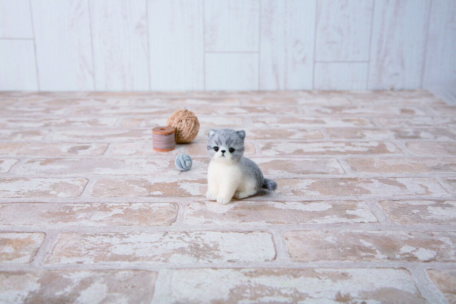Hamanaka Needle Felting Kit: Crafting Cute Wool Animals Exotic Short Hair Cat