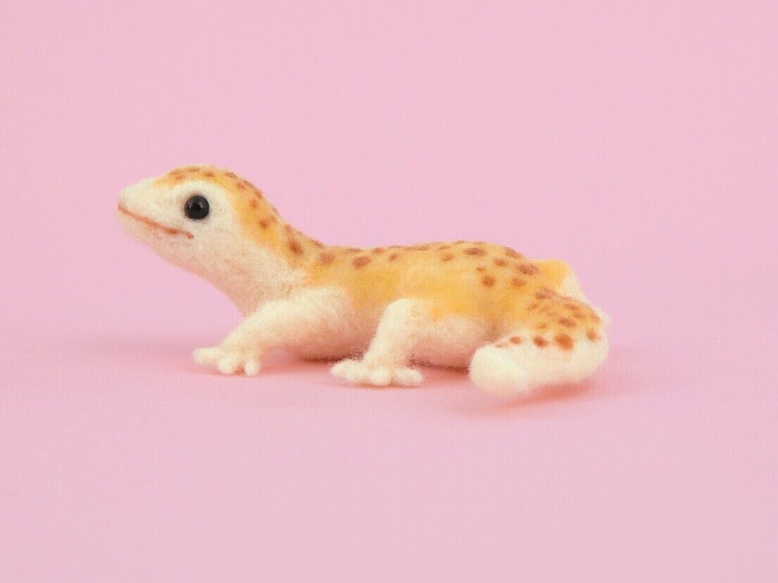 Hamanaka Needle Felting Kit: Crafting Cute Animals with Wool - Leopard Gecko NEW