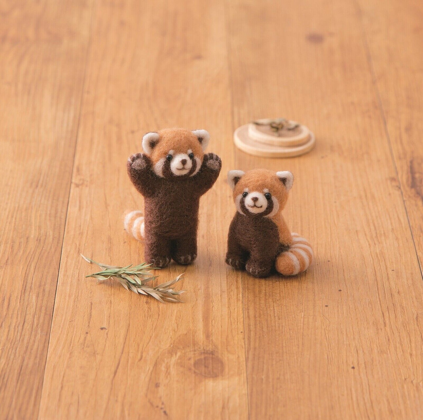Hamanaka Needle Felting Kit: Crafting Cute Animals with Wool - Red Panda