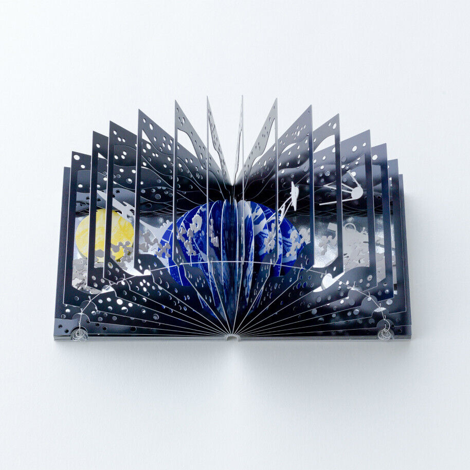 Seigensha : The 360°BOOK Earth & Moon Diorama Pop Up Art Book.