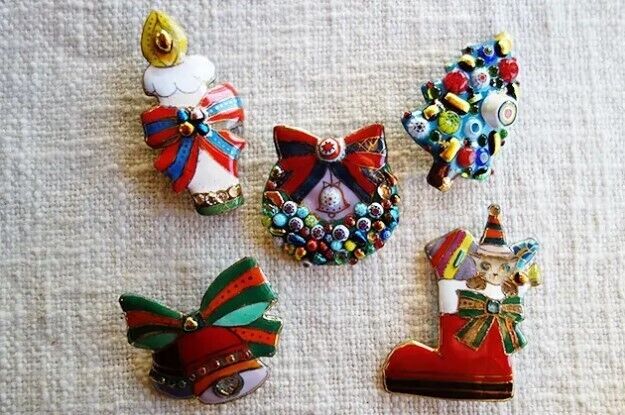 Christmas Candle - Japanese cloisonné enamel Mini Brooch Made-to-order NEW