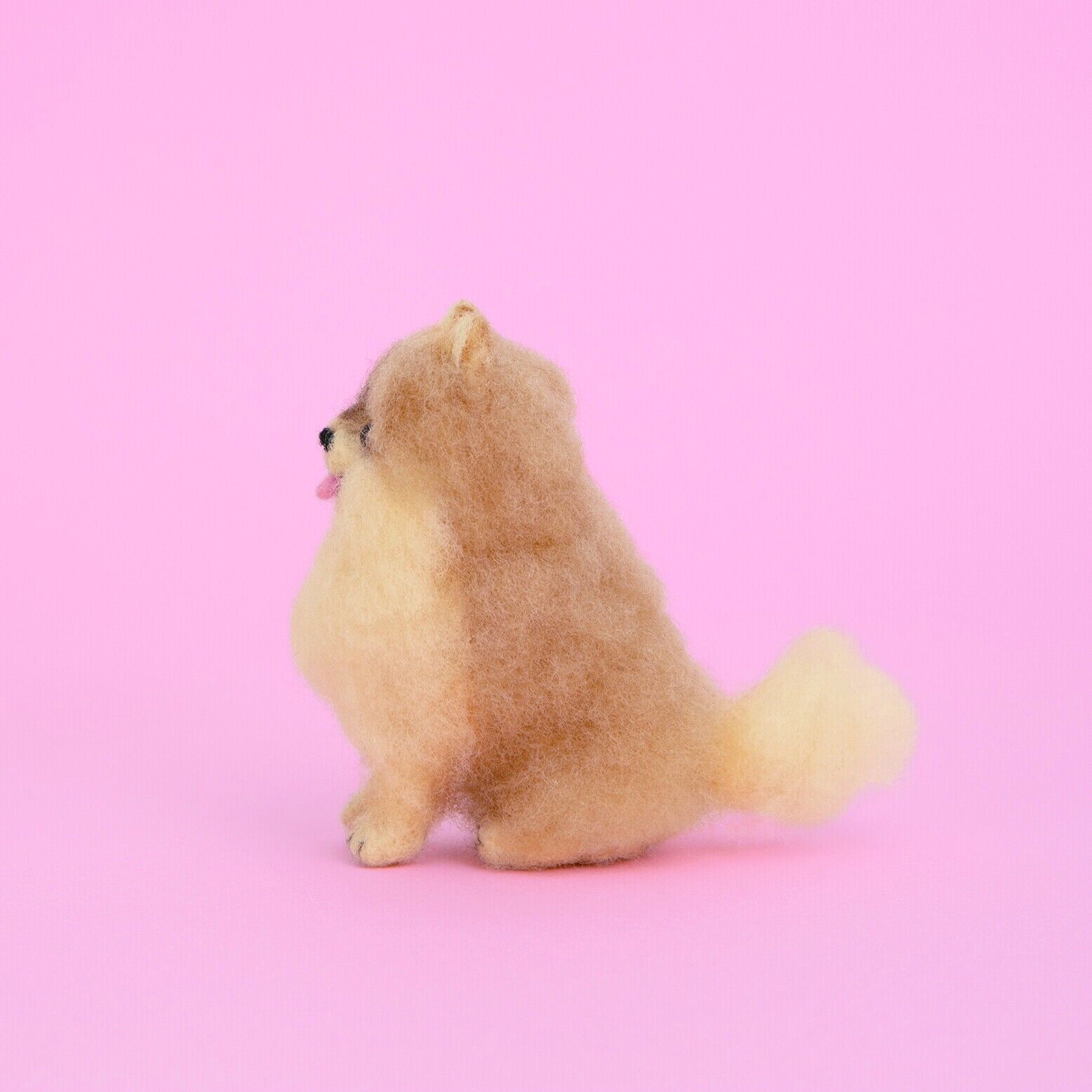 Hamanaka Needle Felting Kit: Crafting Cute Animals w/ Wool - Pomeranian Dog